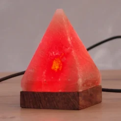 Pieni USB-pöytävalaisin Pyramide tietokoneelle