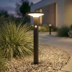 PRIOS LED-aurinkokäyttöinen jalkavalaisin Kalen, musta, 50 cm, liiketunnistin