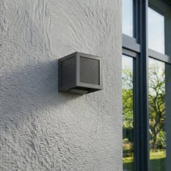 PRIOS LED-aurinkokäyttöinen seinävalaisin Avvin, musta, kuutio, liiketunnistin