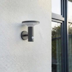 PRIOS LED-aurinkokäyttöinen seinävalaisin Kalen, 17 cm, musta, liiketunnistin