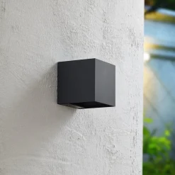 Prios LED-aurinkoseinävalaisin Lius, korkeus 15 cm, liiketunnistin