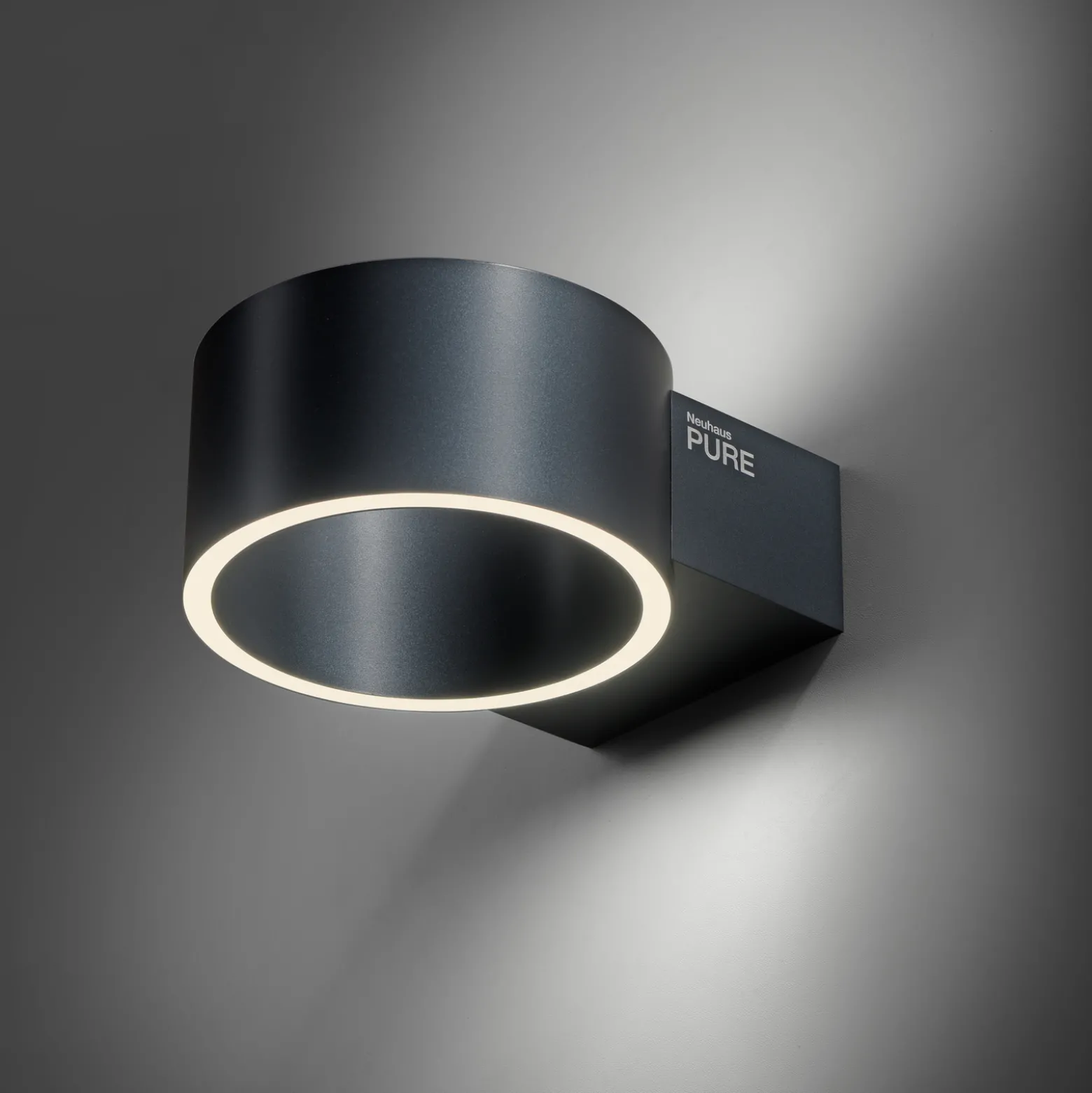 PURE LED-seinävalaisin Clipse, harmaa, alumiini, Ø 15 cm