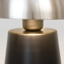 Pöytälamppu Fungo, ylöspäin valaiseva, musta/hopea