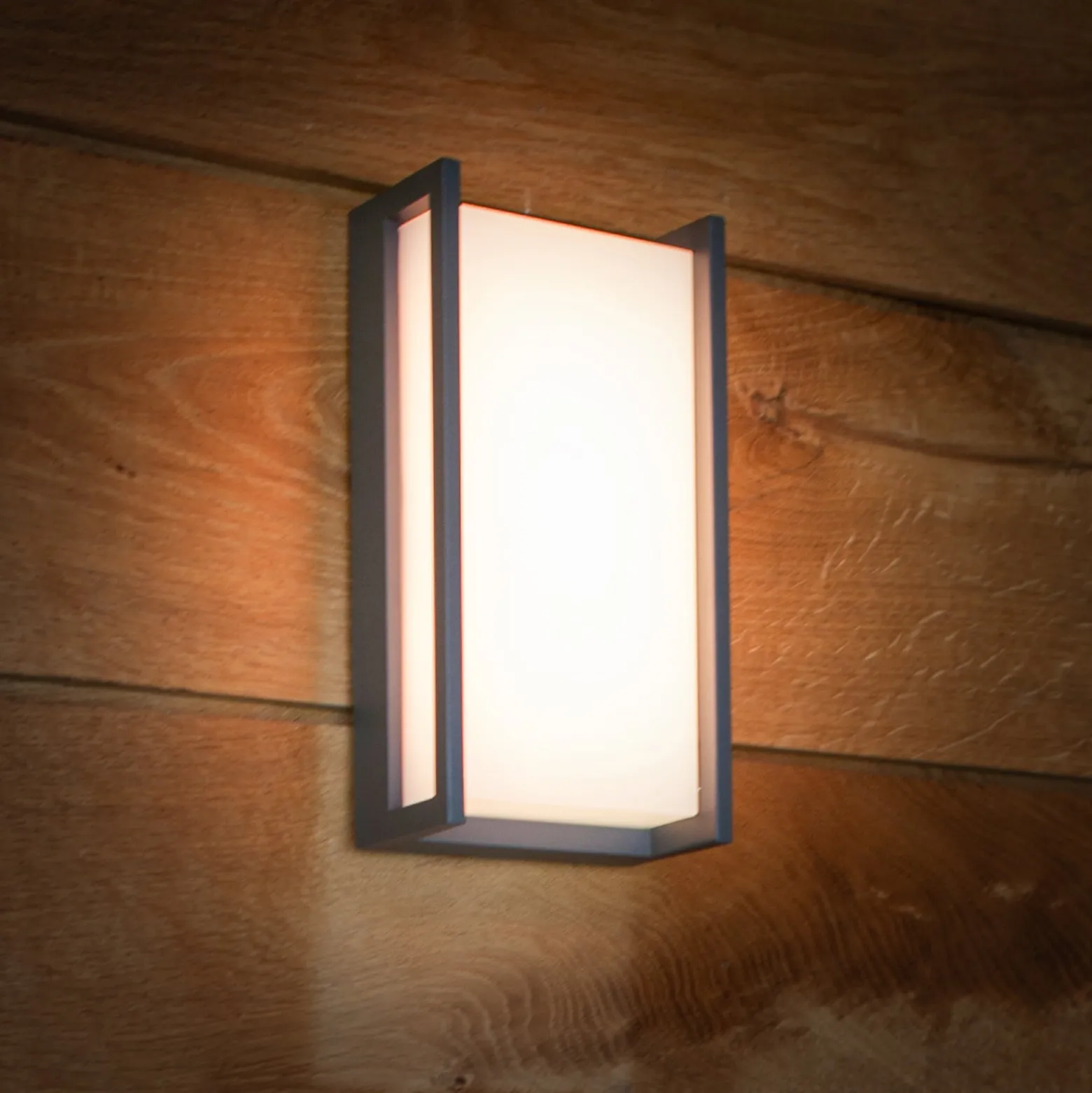 QUBO LED-ulkoseinälamppu, tummanharmaa 22 cm IP54 RGB CCT