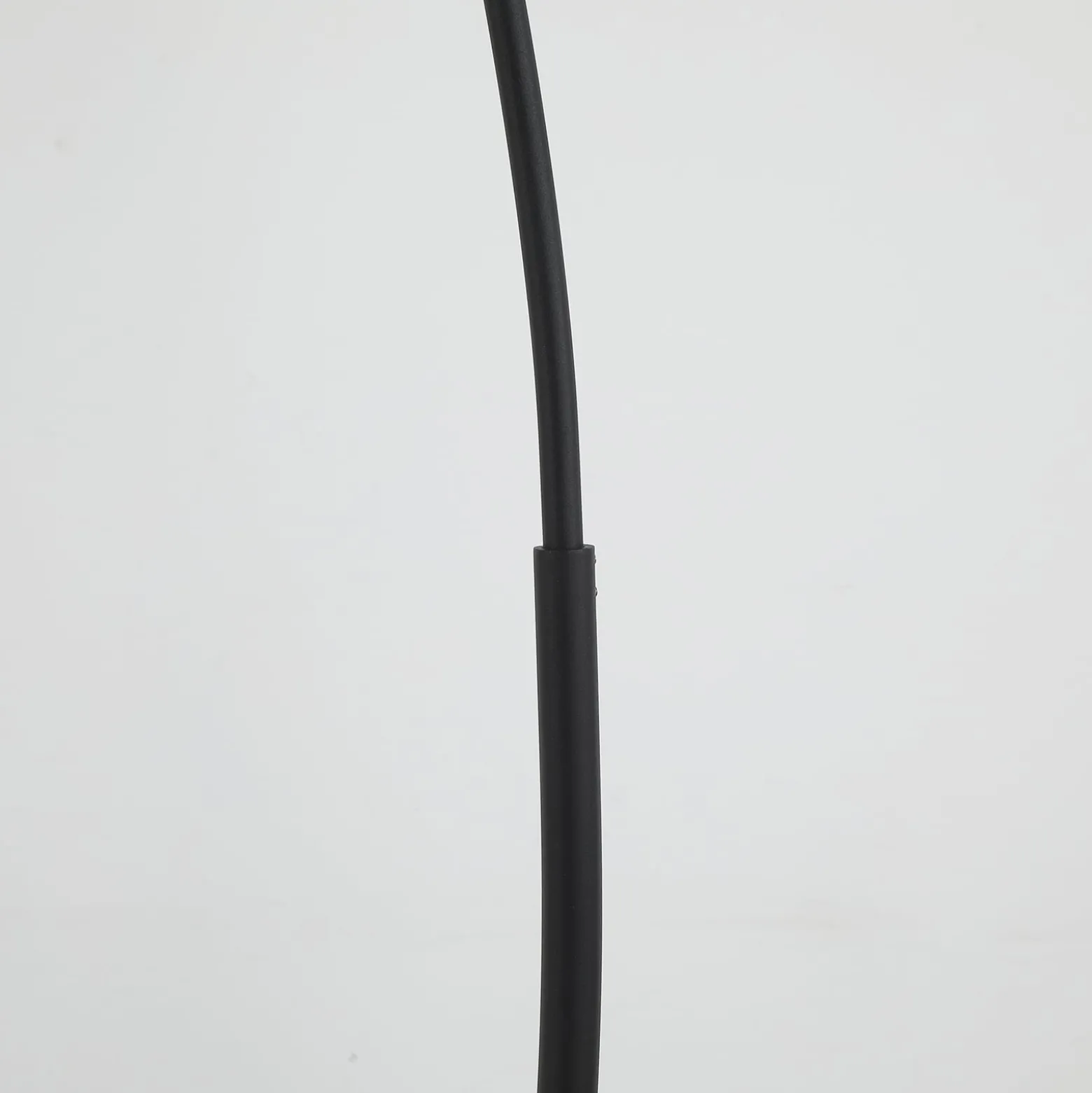 Radiant-lattiavalaisin, musta/valkoinen, korkeus 156 cm, metalli/kangas