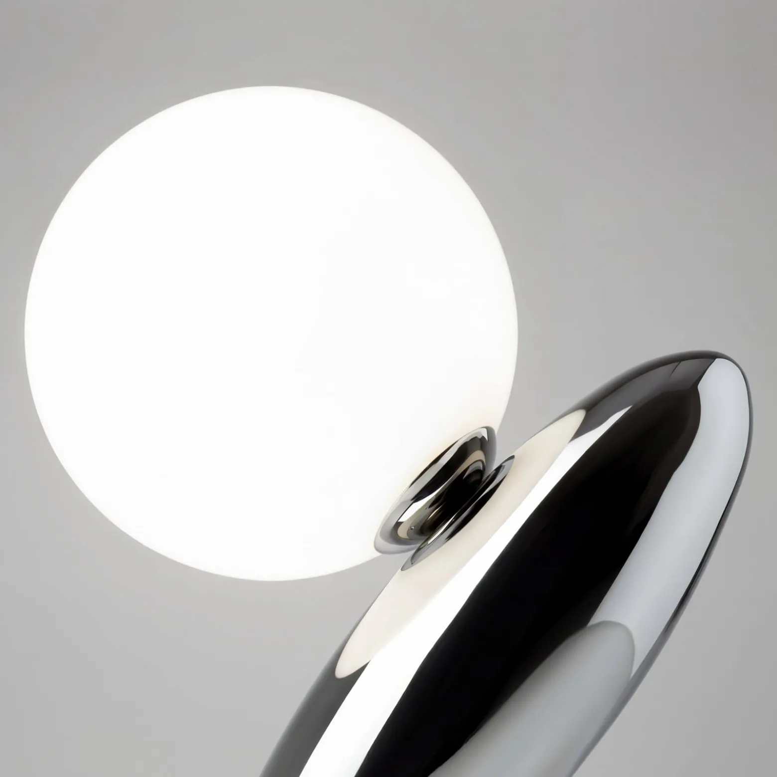 RESONANCE-LED-pöytälamppu, platina/opaali, 37 cm, metalli/lasi, himmennettävä