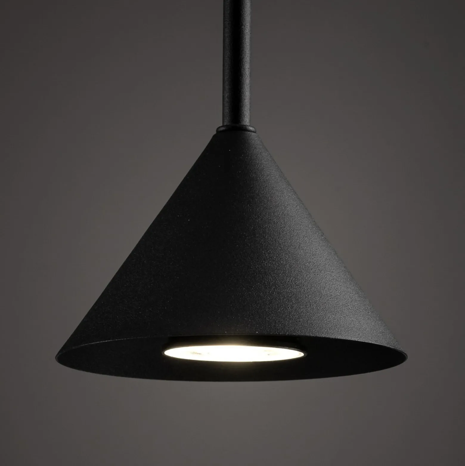 Riippuvalaisin Cono Mini, 1-lamppuinen, Ø 12 cm, musta GU10