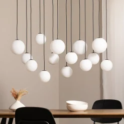 Riippuvalo SNOWBALL, opaali/musta, 100 x 34 cm, 14 x G9
