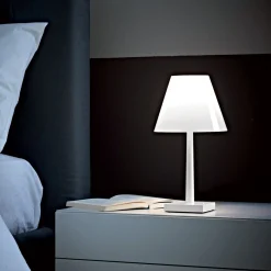 Rotaliana Dina+ LED ladattava pöytävalaisin valkoinen/valkoinen
