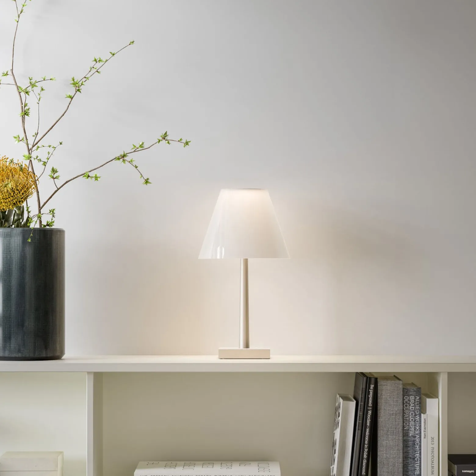 Rotaliana Dina T1 LED-pöytälamppu valkoinen