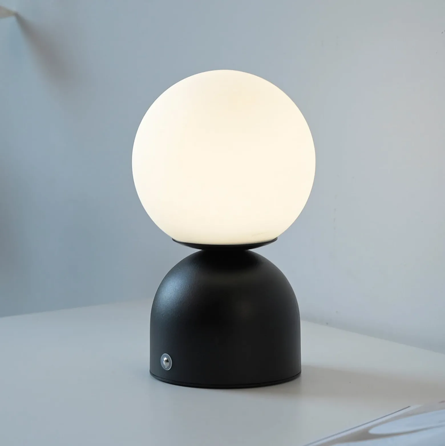 RUDI-LED-akkukäyttöinen pöytälamppu, musta, korkeus 20 cm, CCT, kosketusohjaus