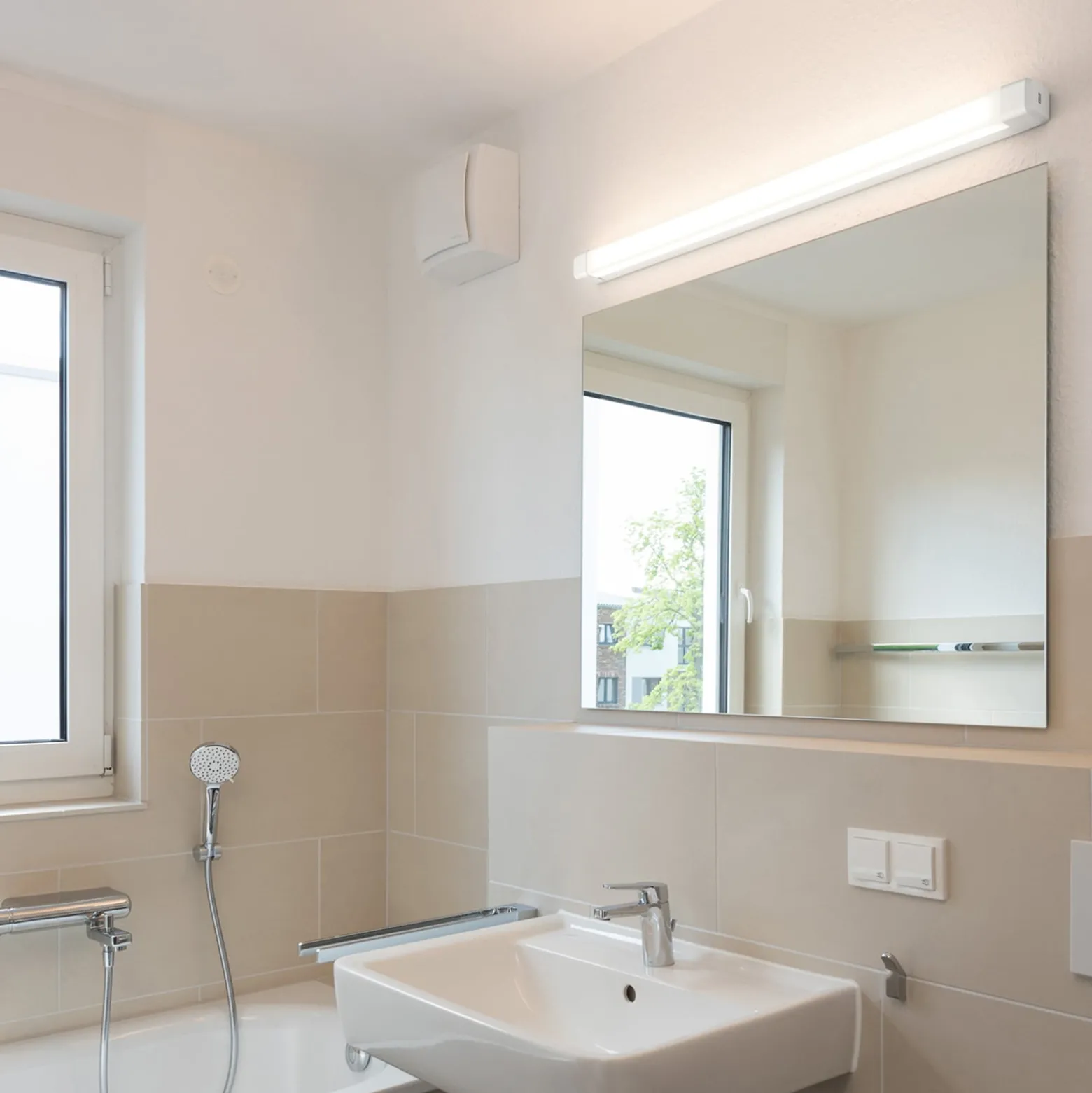 RZB Baleva LED-seinävalaisin IP44 leveys 120cm 19W