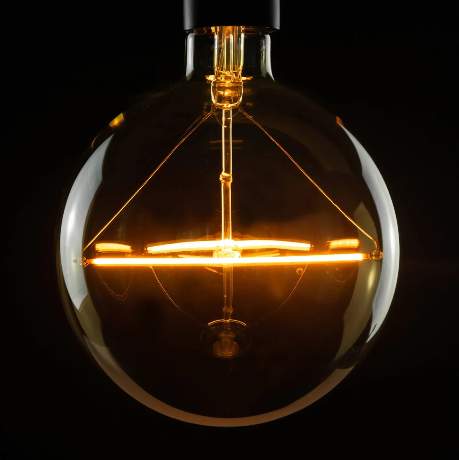 SEGULA LED-pallo E27 5W G150 2,200K himmennettävä kirkas
