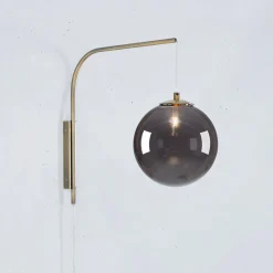 Seinälamppu Dione, messinki/savuharmaa, korkeus 40 cm, pistoke