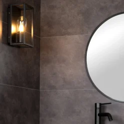 Seinävalaisin Carlyn kylpyhuone musta
