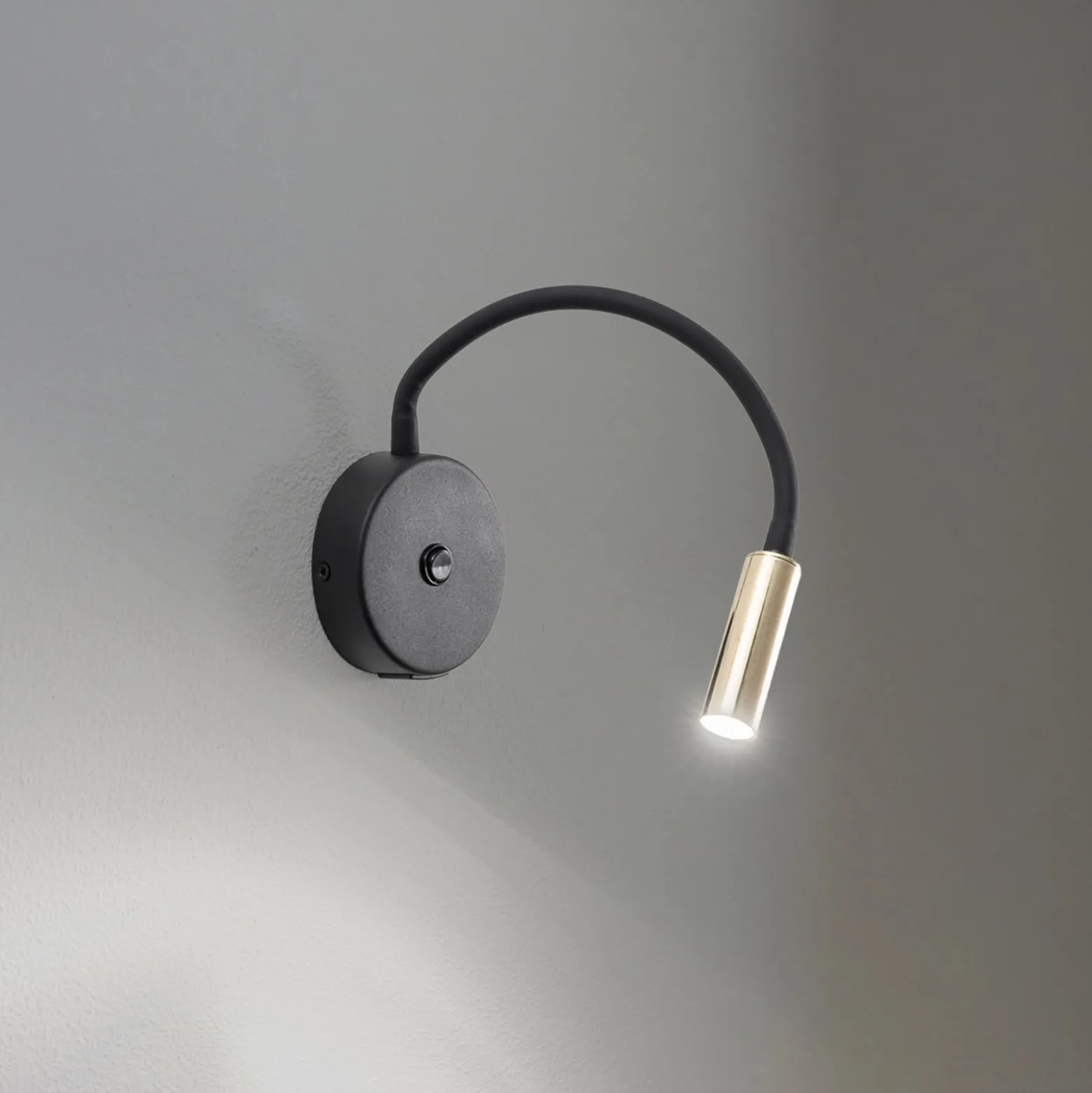 Seinävalaisin Lagos USB, musta/kulta, 27 cm, lukulamppu, G9
