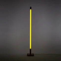 SELETTI LED-valaisin Linea, keltainen, puiset yksityiskohdat,