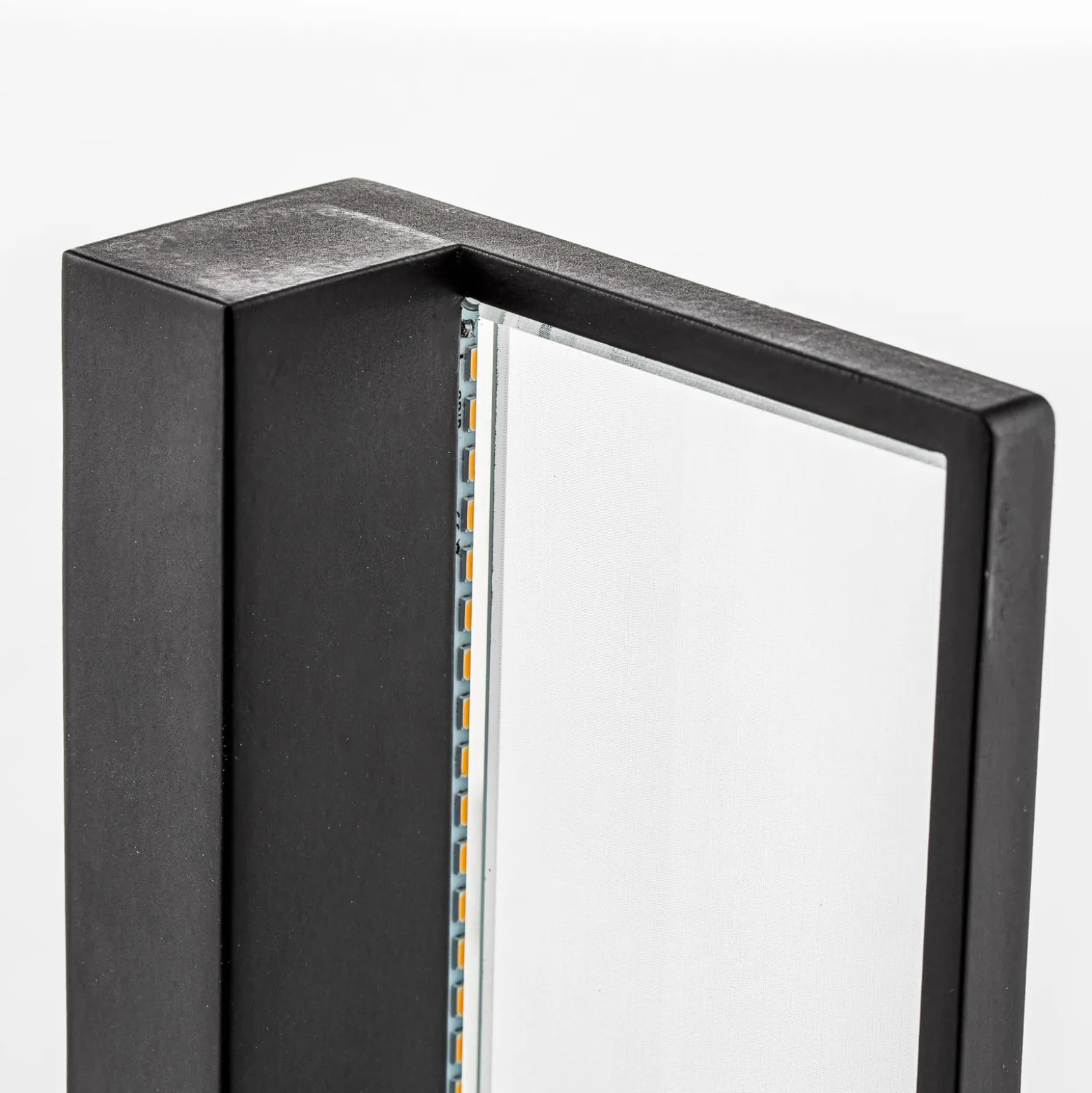 serien.lighting Crib Wall LED-seinävalaisin, musta