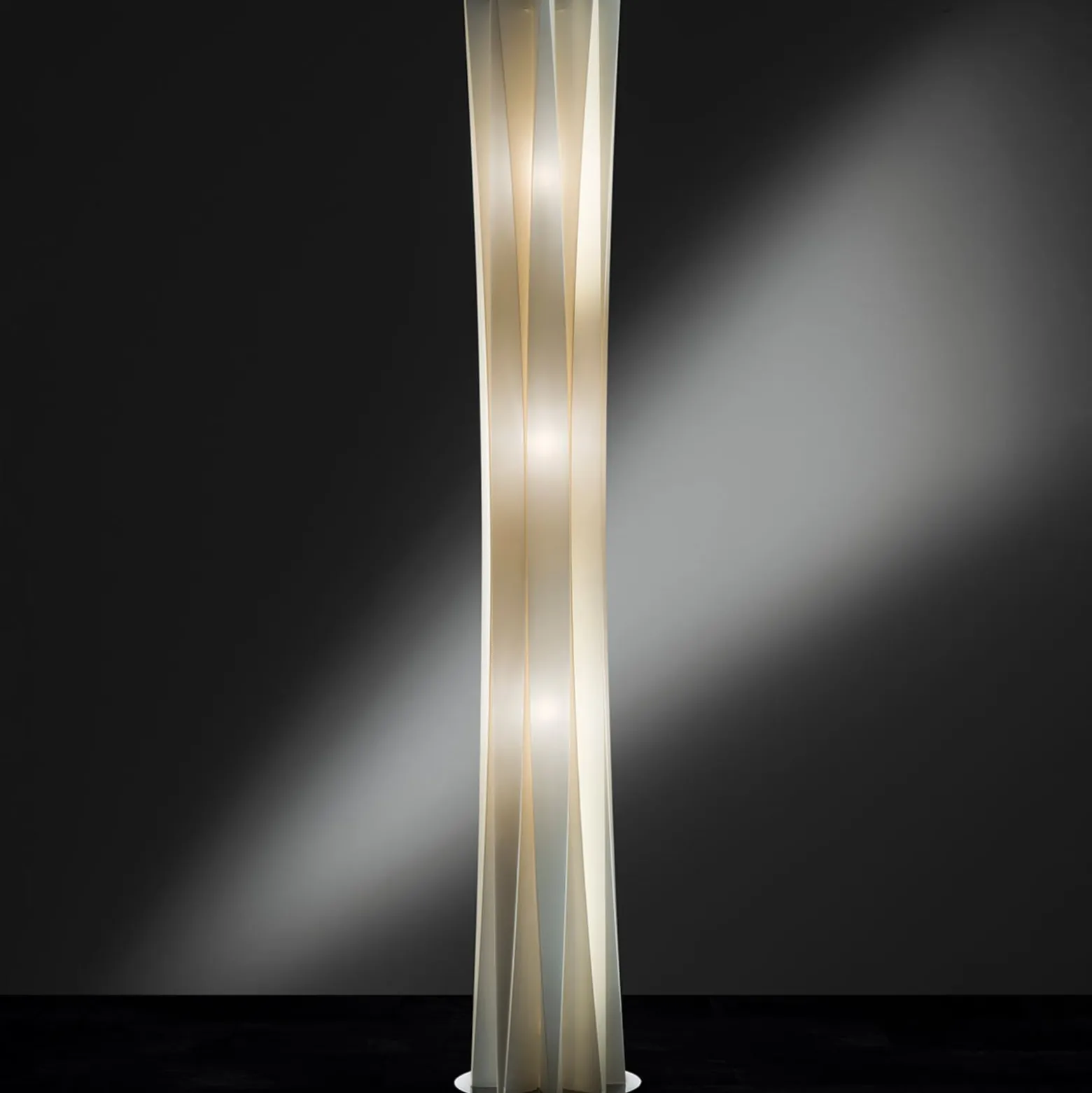 Slamp Bach lattiavalaisin, korkeus 184 cm, kultainen