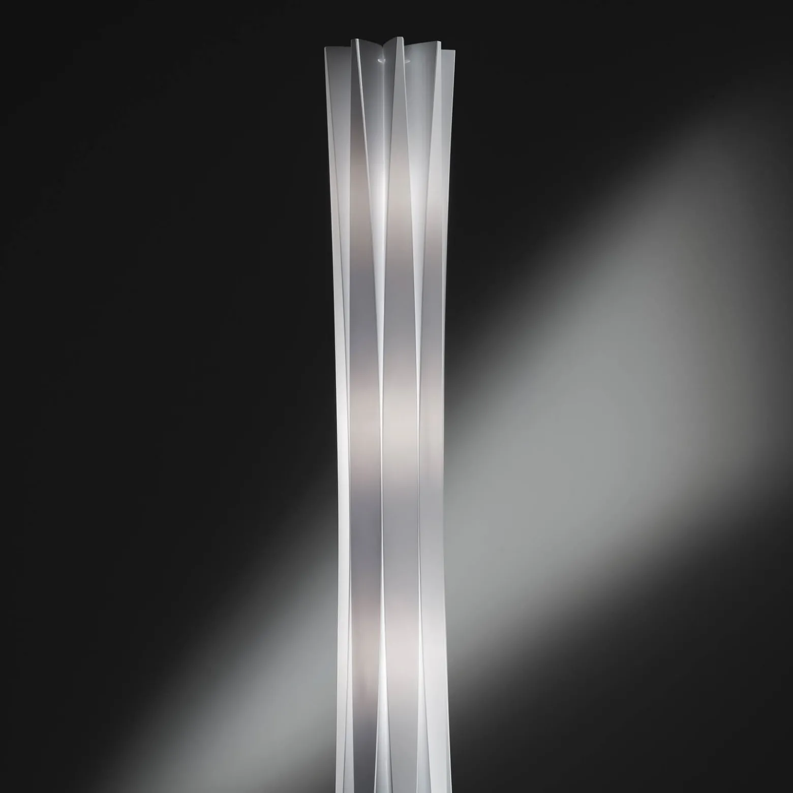Slamp Bach lattiavalaisin, korkeus 184 cm, valkoinen