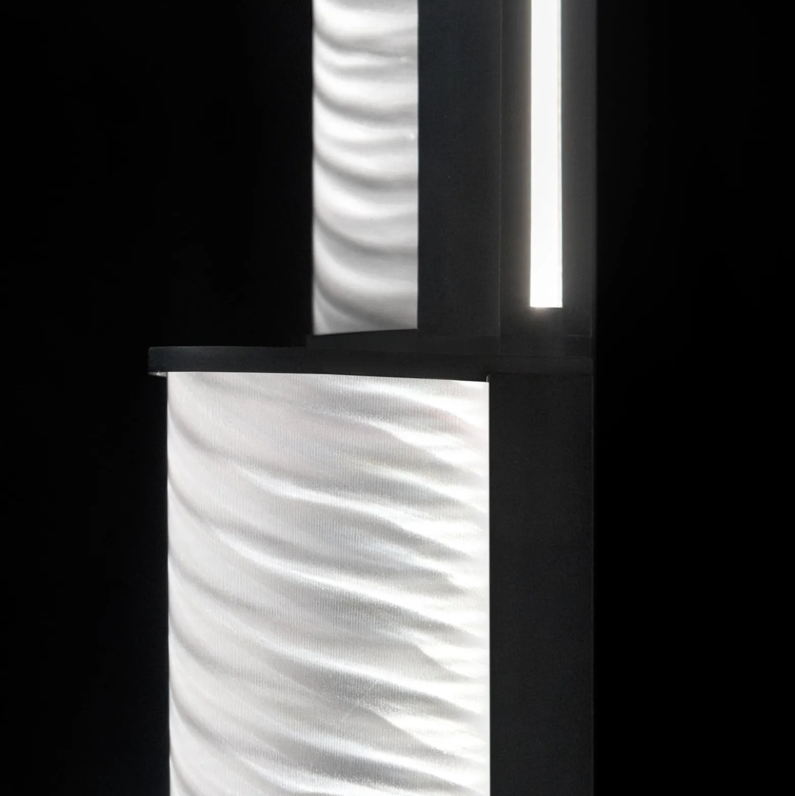 Slamp LED-lattiavalaisin Modula kierretty, laskostettu, musta