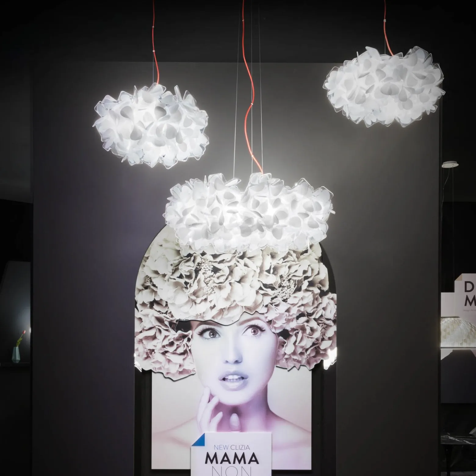 Slamp-riippuvalaisin Clizia Mama Non Mama, Ø78cm, valkoinen/punainen