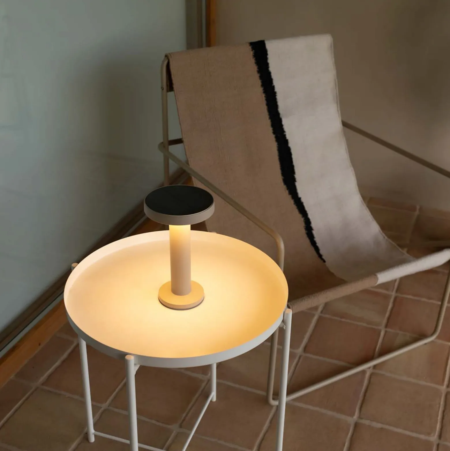 Solar-LED-pöytävalaisin Cairo, beige, muovi, IP44, 21 cm