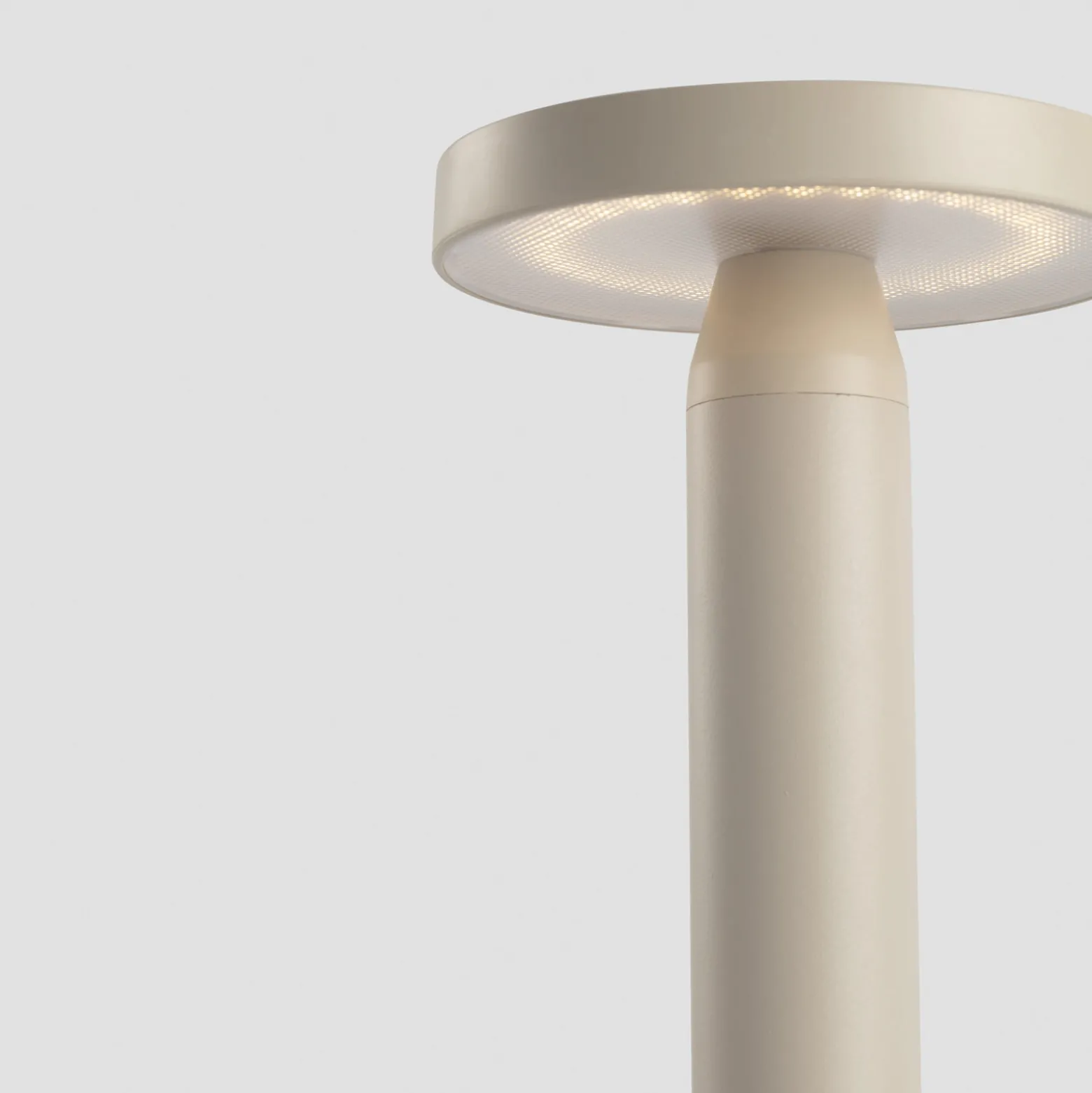 Solar-LED-pöytävalaisin Cairo, beige, muovi, IP44, 21 cm