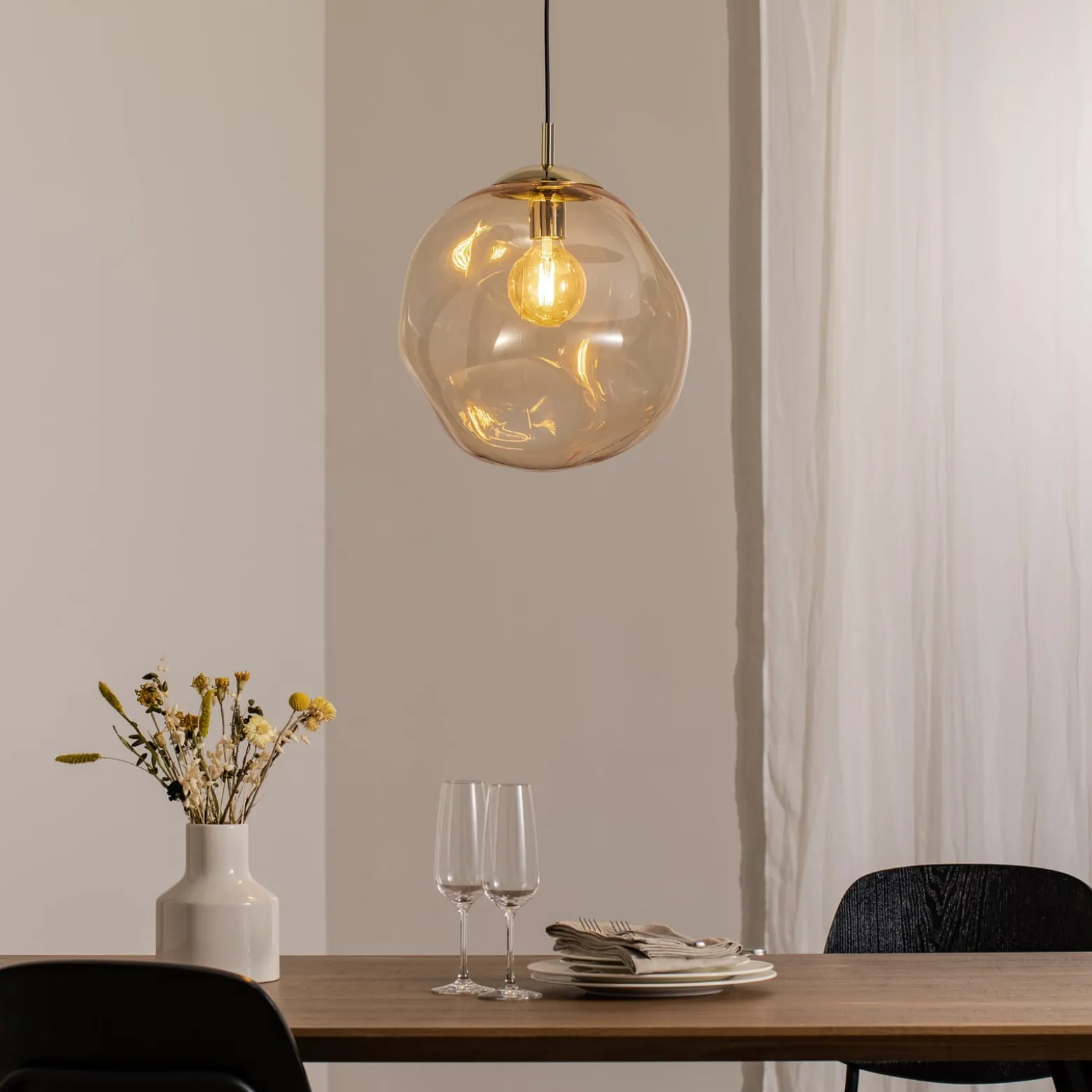 Sol lasinen riippuvalaisin, Ø 35cm, musta/kammiollinen