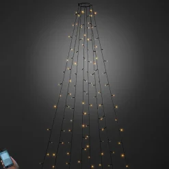 Sovelluksella ohjattava 400-lamppuinen LED-puukoriste ulkokäyttöön