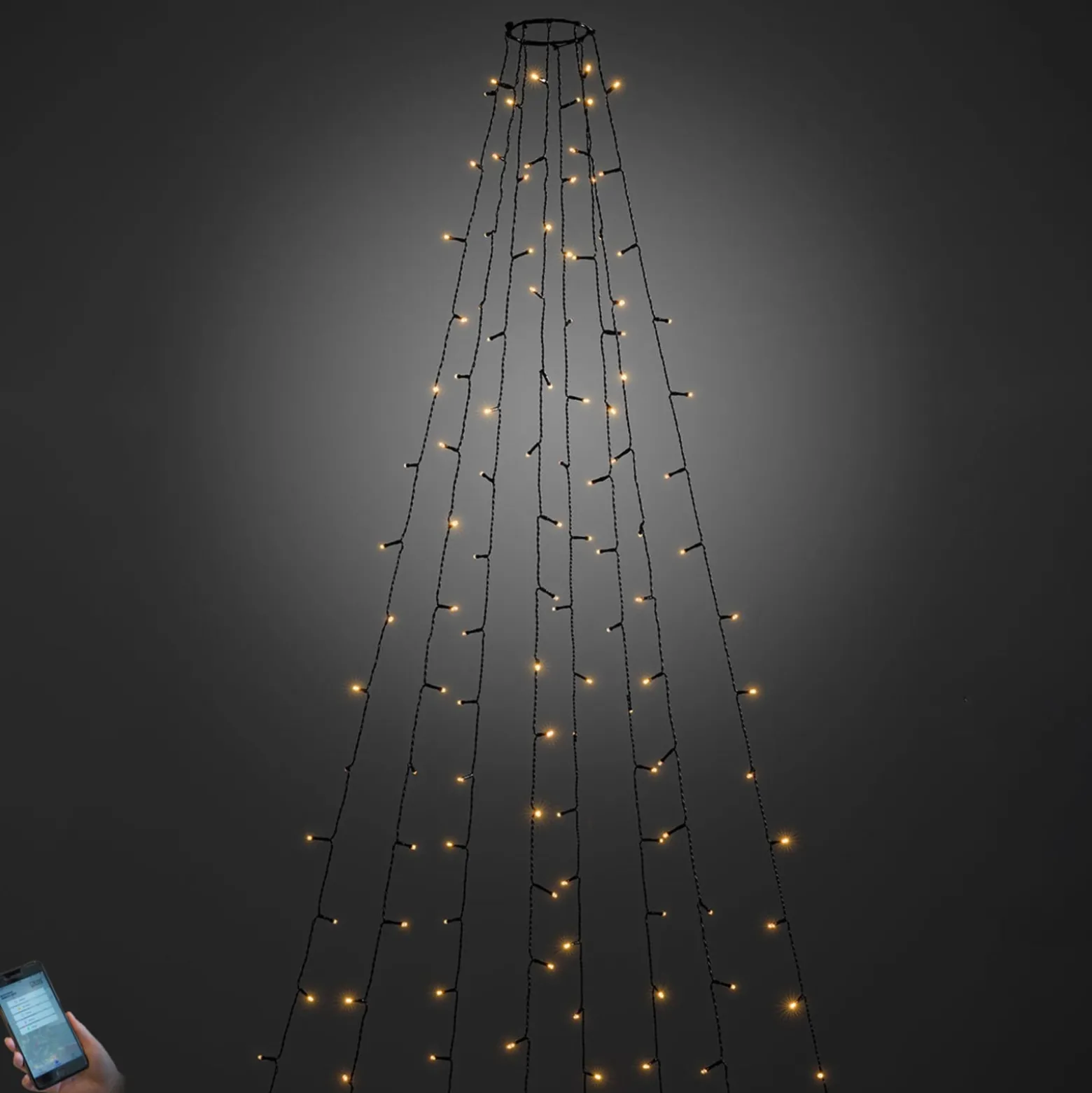 Sovelluksella ohjattava 400-lamppuinen LED-puukoriste ulkokäyttöön