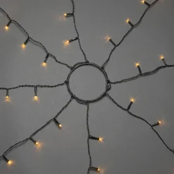 Sovelluksella ohjattava 400-lamppuinen LED-puukoriste ulkokäyttöön
