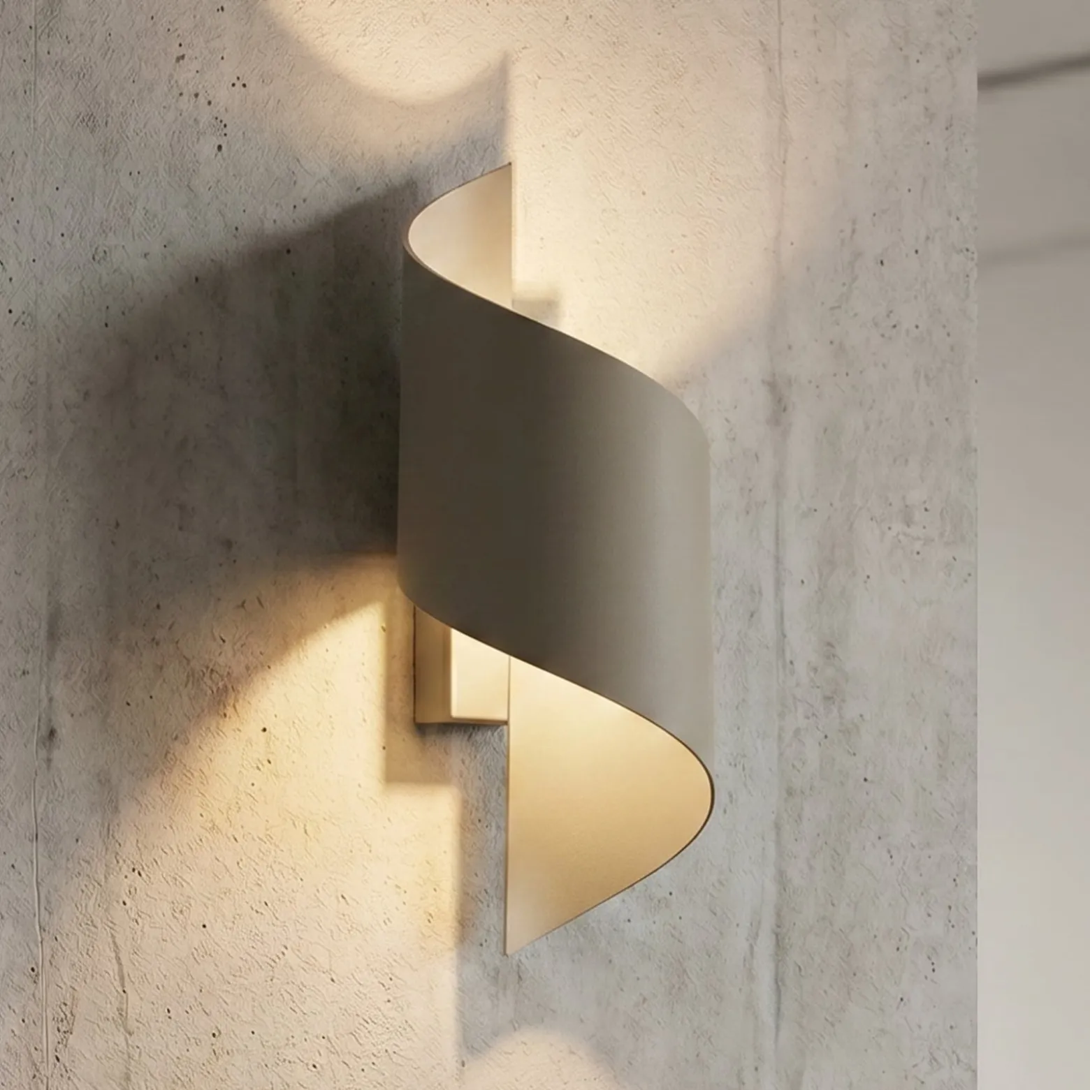 SPINER-seinävalaisin, beige, korkeus 30 cm, metallia, G9
