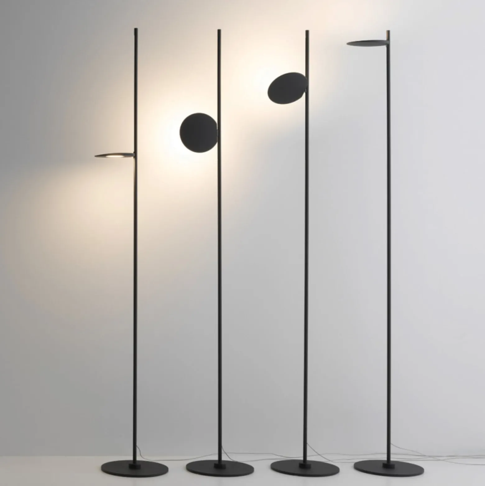 Stilnovo Kimia LED-lattiavalaisin, musta