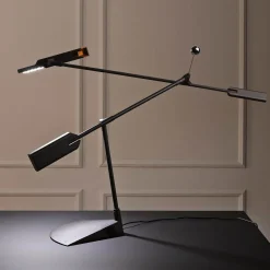 Stilnovo LED-pöytälamppu Halley, musta, ulottuvuus 100 cm