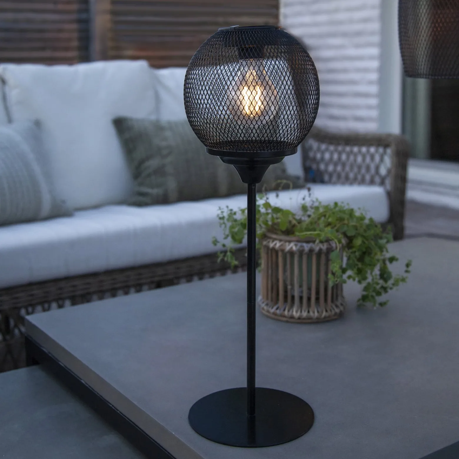 Sunlight-LED-aurinkopöytävalaisin, verkkopunos