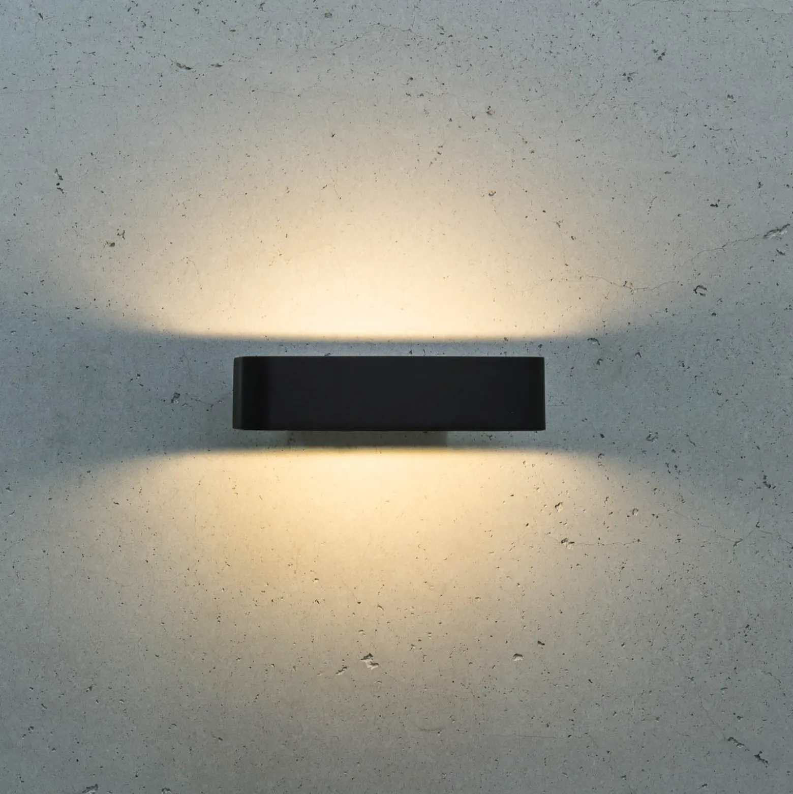 Suoralinjainen LED-ulkoseinävalaisin Juno