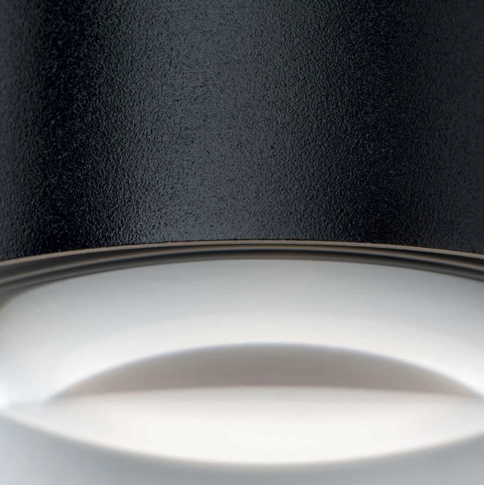 Tatra LED-ulkoseinävalaisin, musta, Ø 10,2 cm, alumiini, ylös/alasvalo