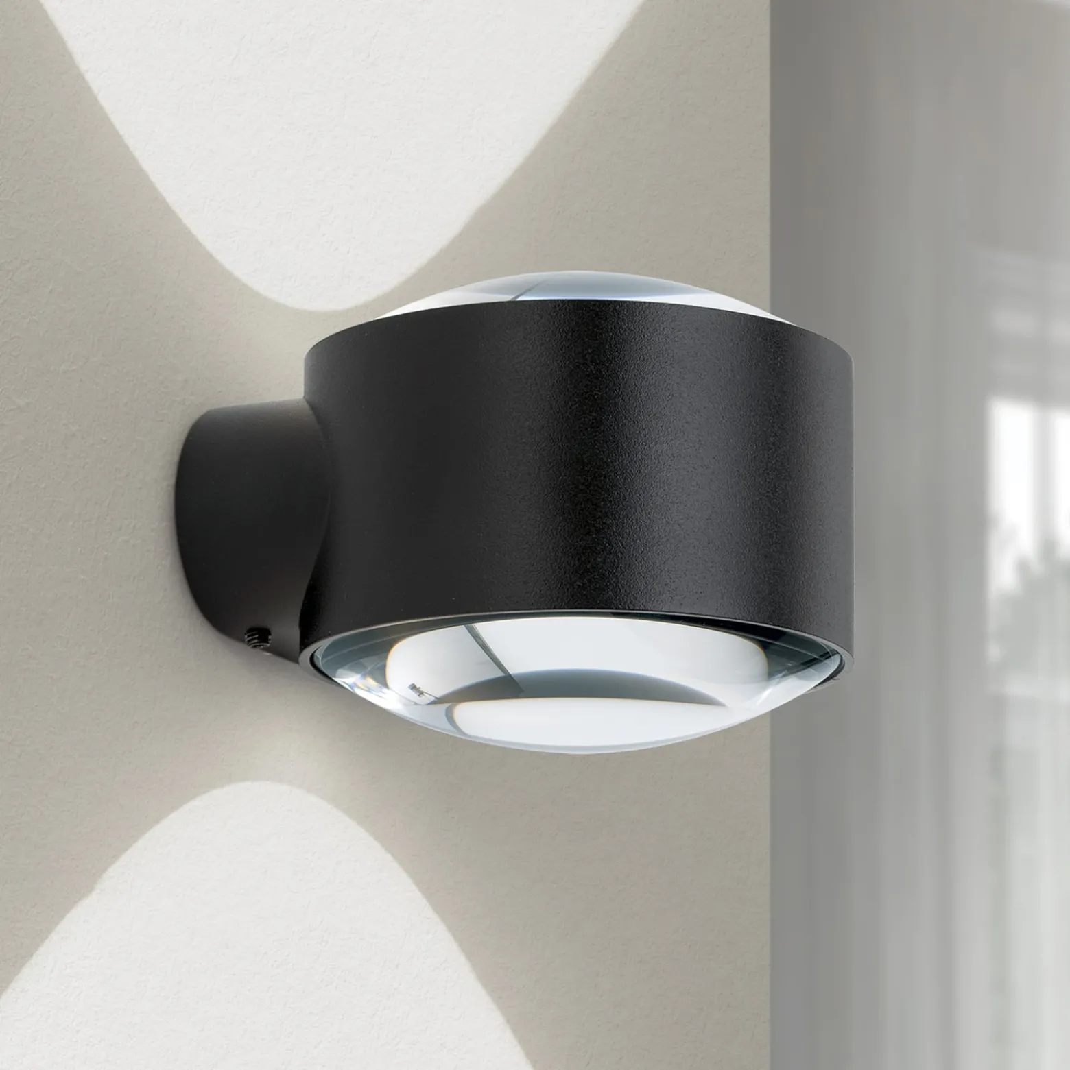Tatra LED-ulkoseinävalaisin, musta, Ø 10,2 cm, alumiini, ylös/alasvalo