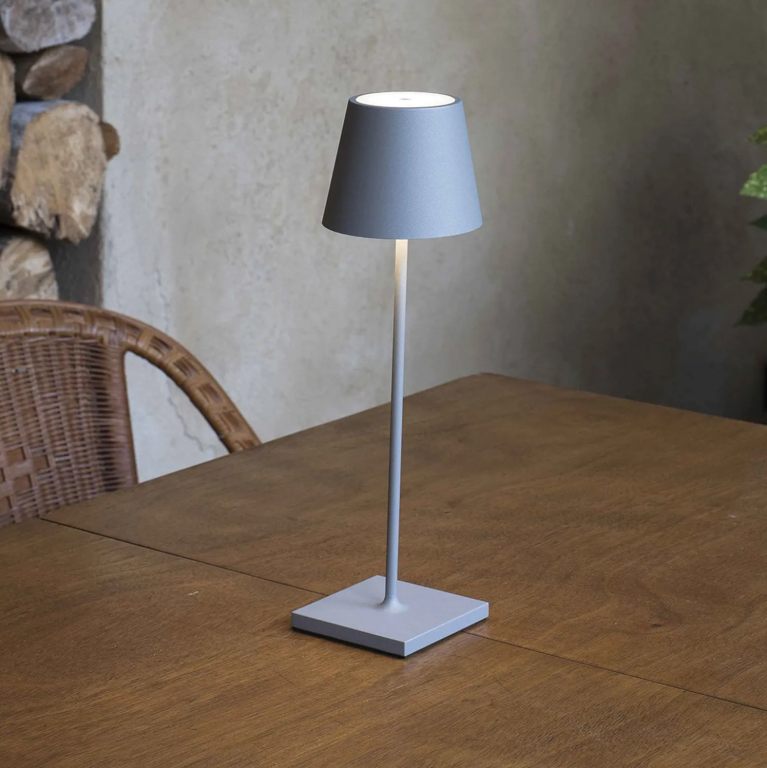 Toc-LED-pöytälamppu USB-laturilla, IP54, harmaa