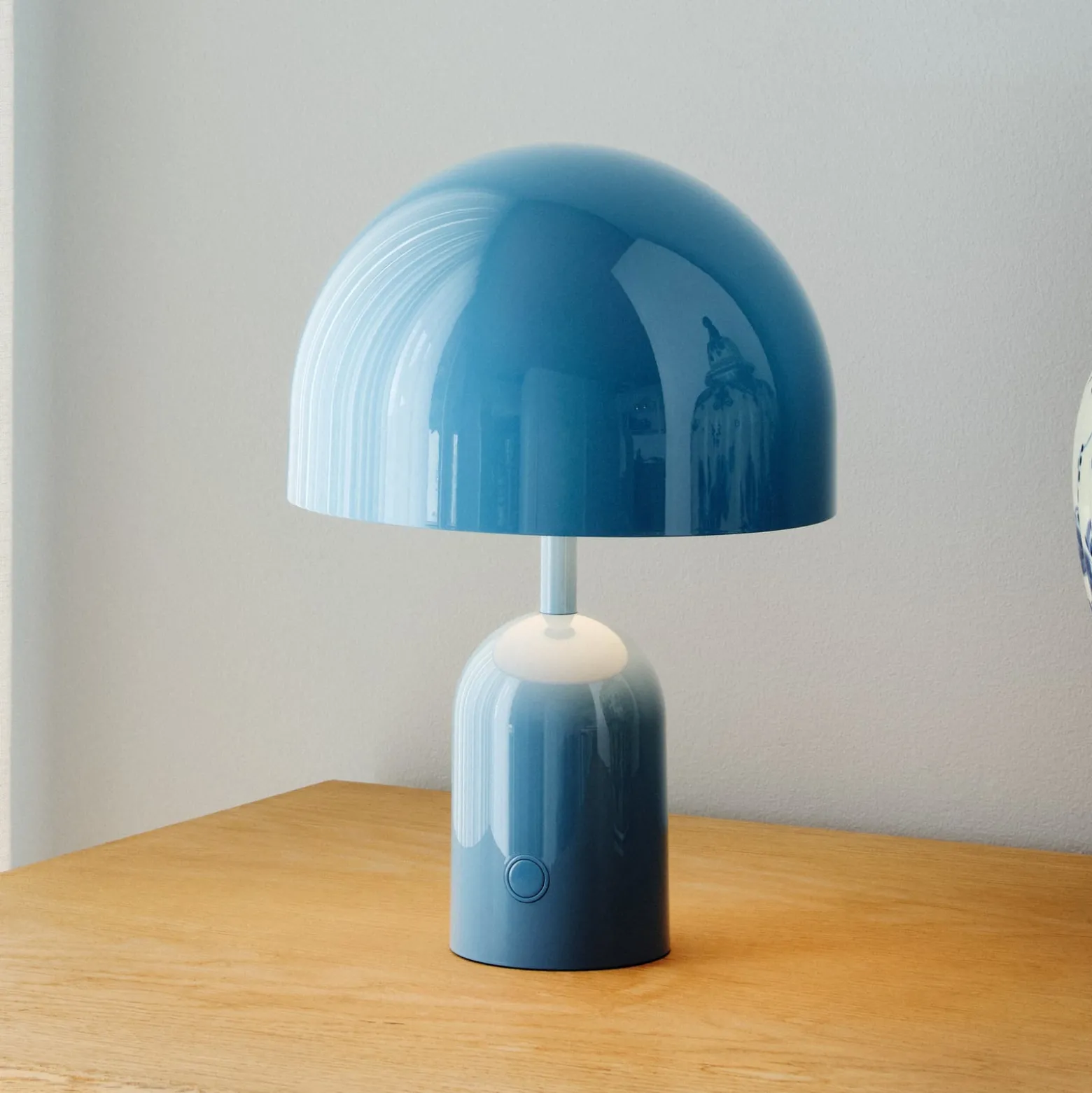 Tom Dixon Akku-pöytälamppu BELL PORTABLE, vaaleansininen 28 cm IP44