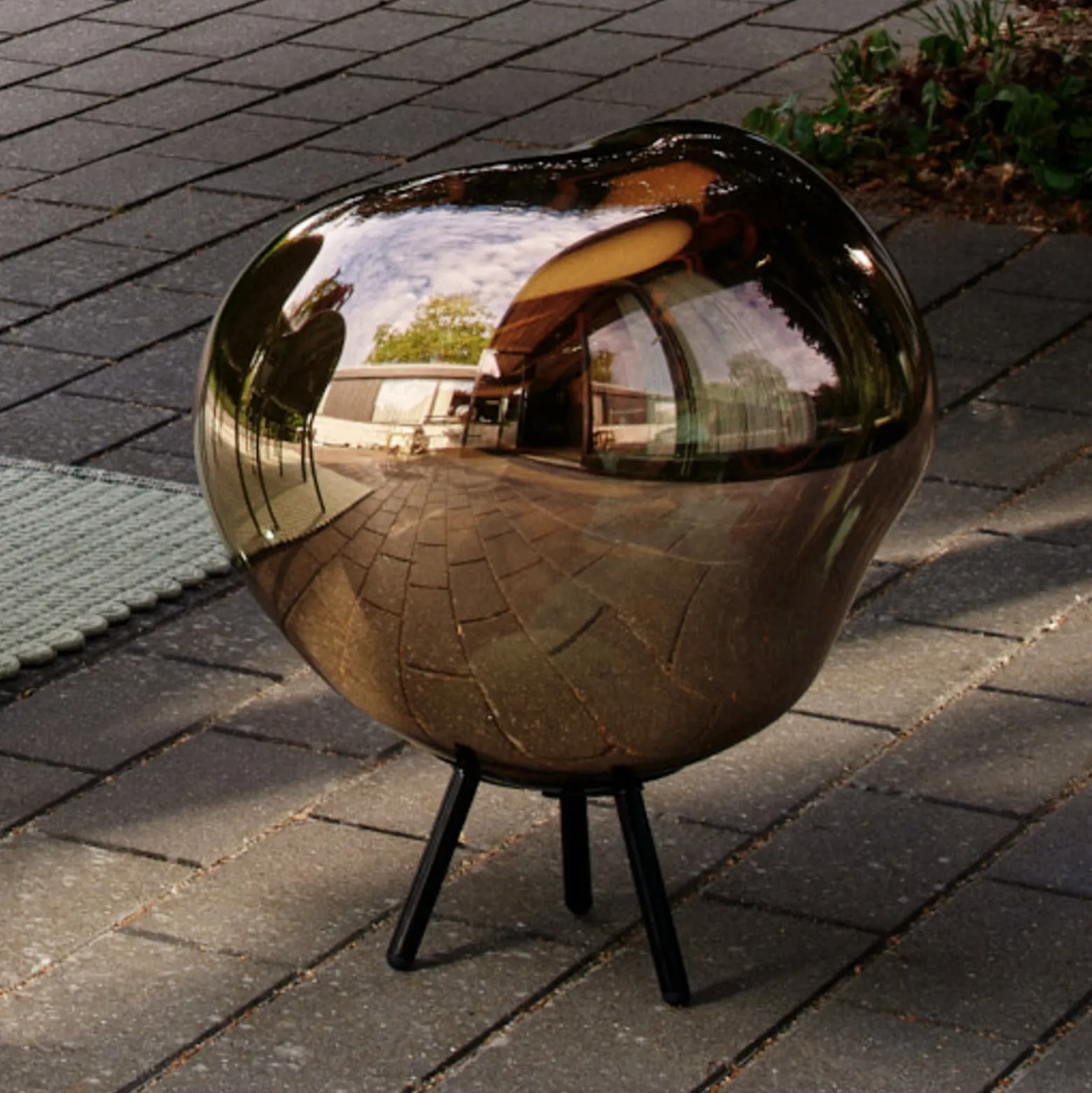 Tom Dixon LED-akkuinen terassilamppu Melt large, pronssinvärinen