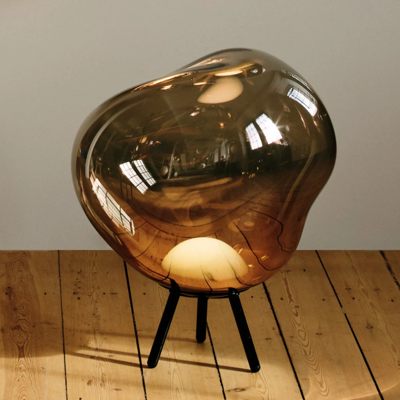 Tom Dixon LED-akkuinen terassilamppu Melt large, pronssinvärinen