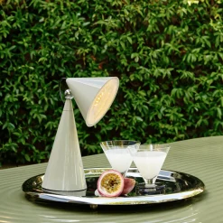 Tom Dixon LED-akkukäyttöinen pöytälamppu Pose, vaaleanharmaa, korkeus 25 cm