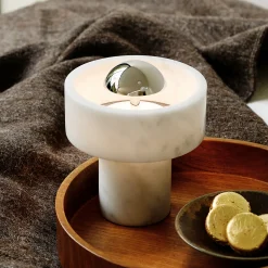 Tom Dixon LED-akkukäyttöinen pöytälamppu Stone, hopeanvärinen, 19 cm