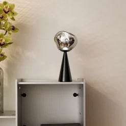 Tom Dixon LED-akkupöytälamppu Melt Portable, musta, 29 cm