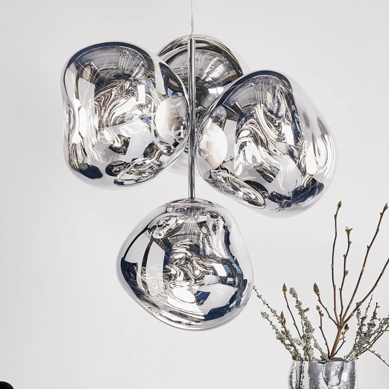 Tom Dixon LED-kattokruunu Melt Chandelier, kromivärinen
