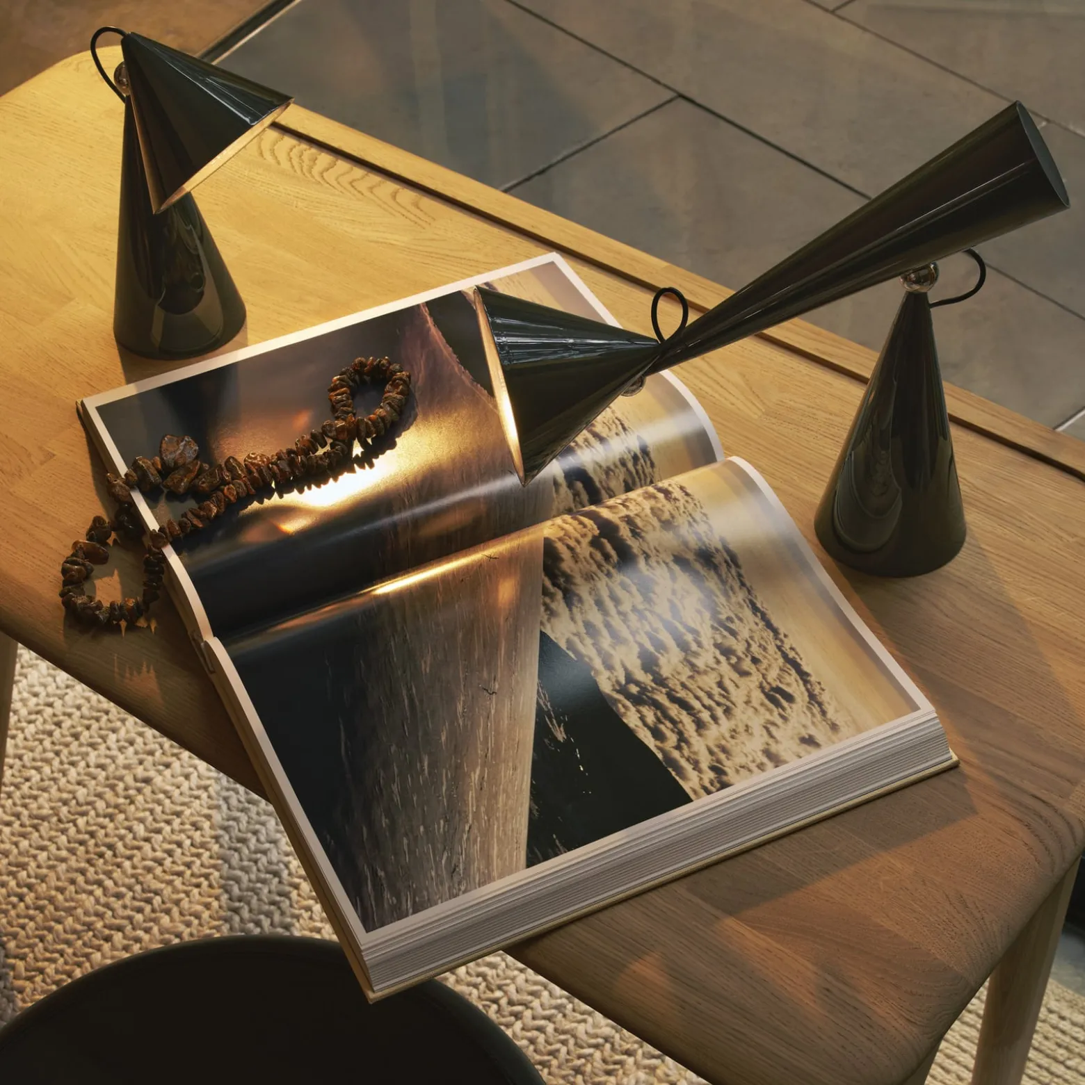 Tom Dixon LED-pöytälamppu Pose, antrasiitti, korkeus 25 cm
