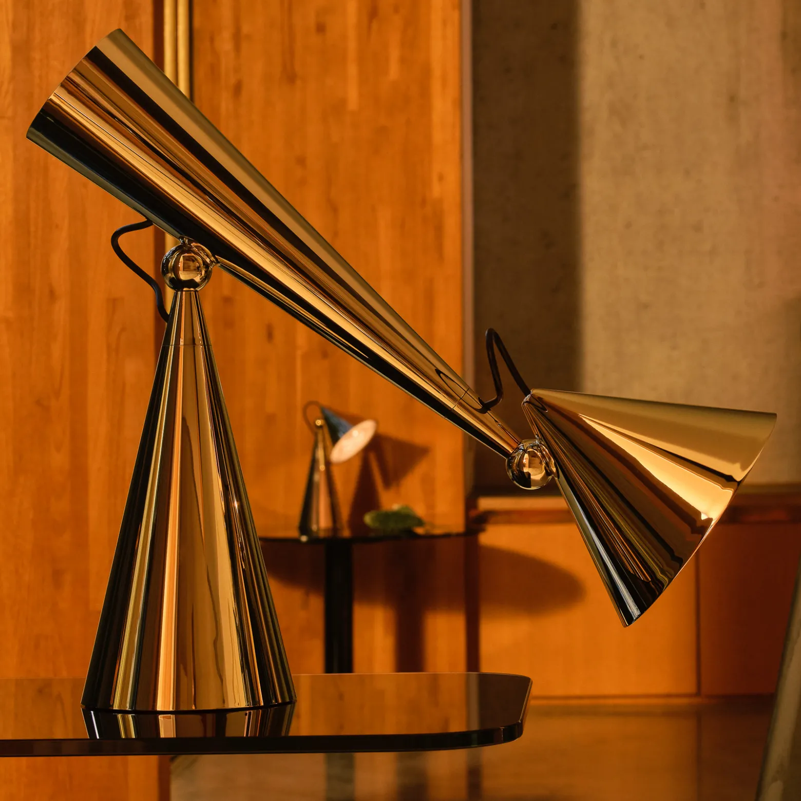 Tom Dixon LED-pöytälamppu Pose Task Light, kultainen, 41 cm