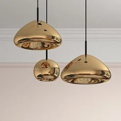 Tom Dixon LED-riippuvalaisin Void mini, Ø 15 cm, messinki